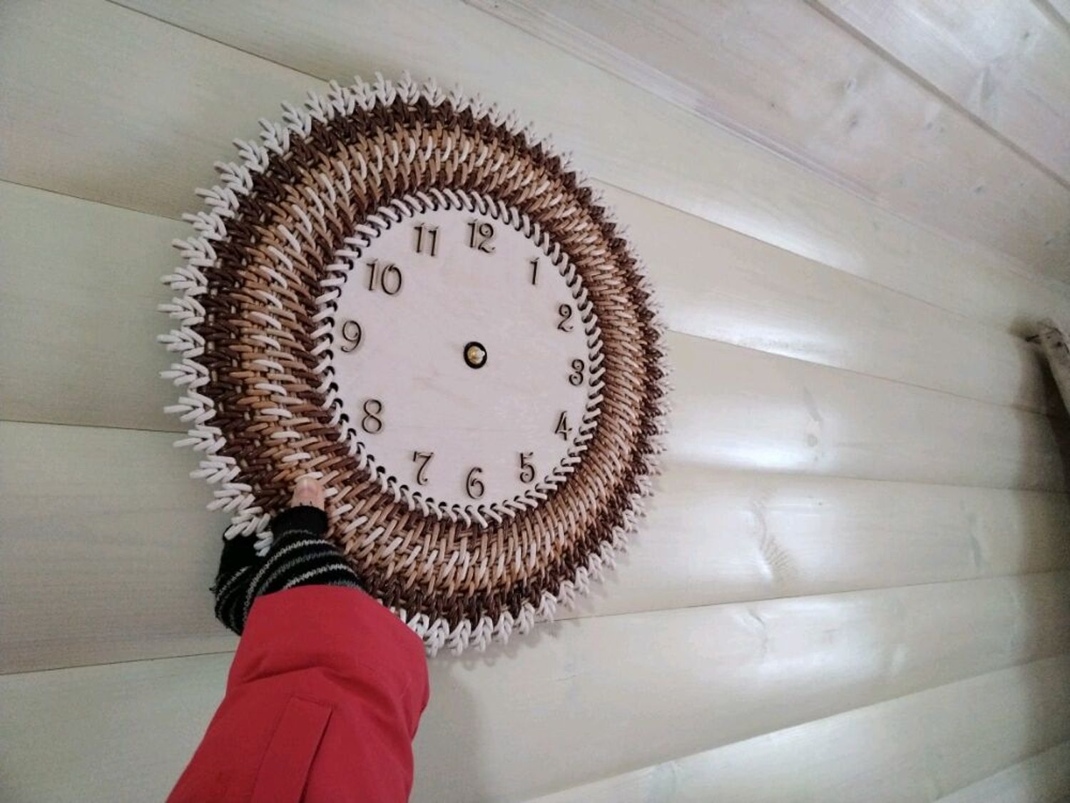 Фото №1 к отзыву покупателя Екатерина Федотова о товаре Часы настенные светло-коричневые плетеные