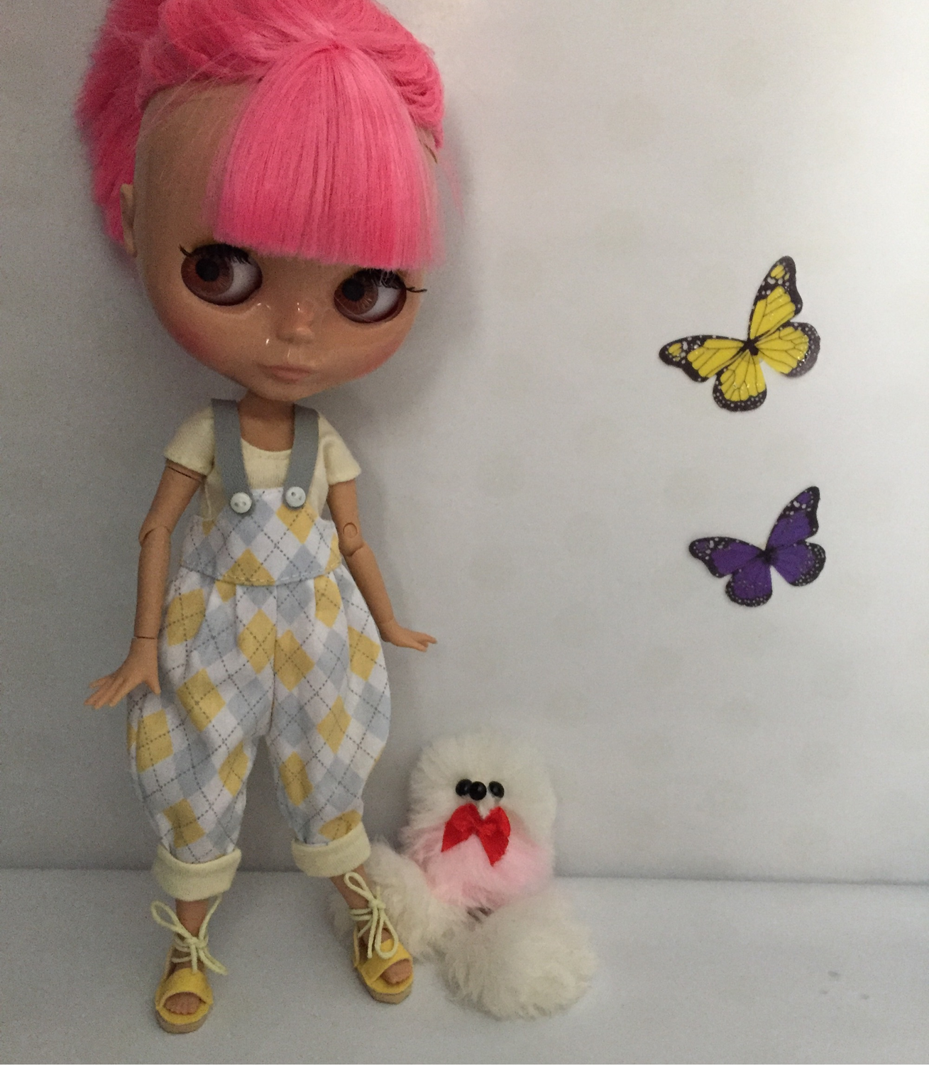 Фото №1 к отзыву покупателя Blythelove о товаре Комплект одежды для Blythe Блайз Белый комбинезон Футболка Босоножки