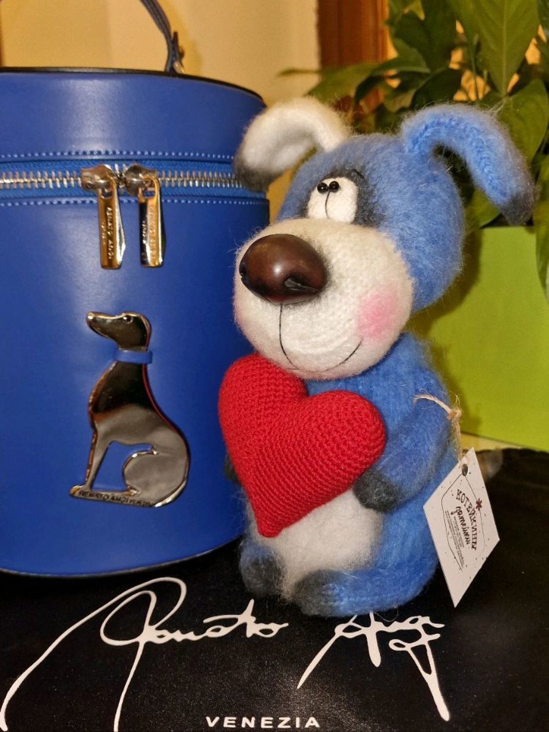 Фото №3 к отзыву покупателя Евгения Андреева о товаре Вязаная игрушка Собака с сердцем