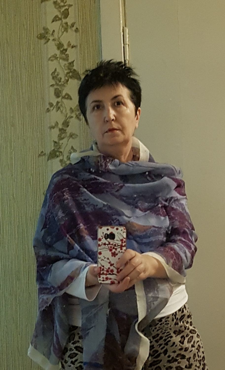 Фото №1 к отзыву покупателя Сиюхова Аминет о товаре Танцующая ива лоскут Павловопосадского палантина из марлевки