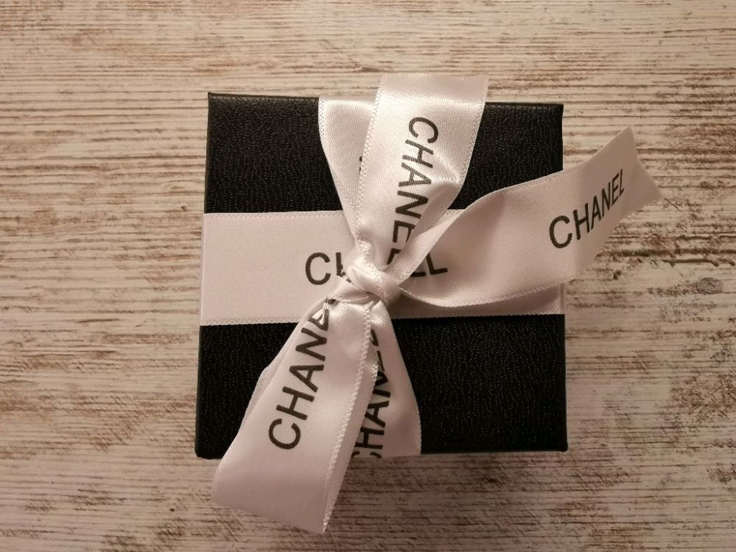 Фото №1 к отзыву покупателя Лиза  о товаре Серьги Chanel коллекционные. Серьги кольца Шанель.
