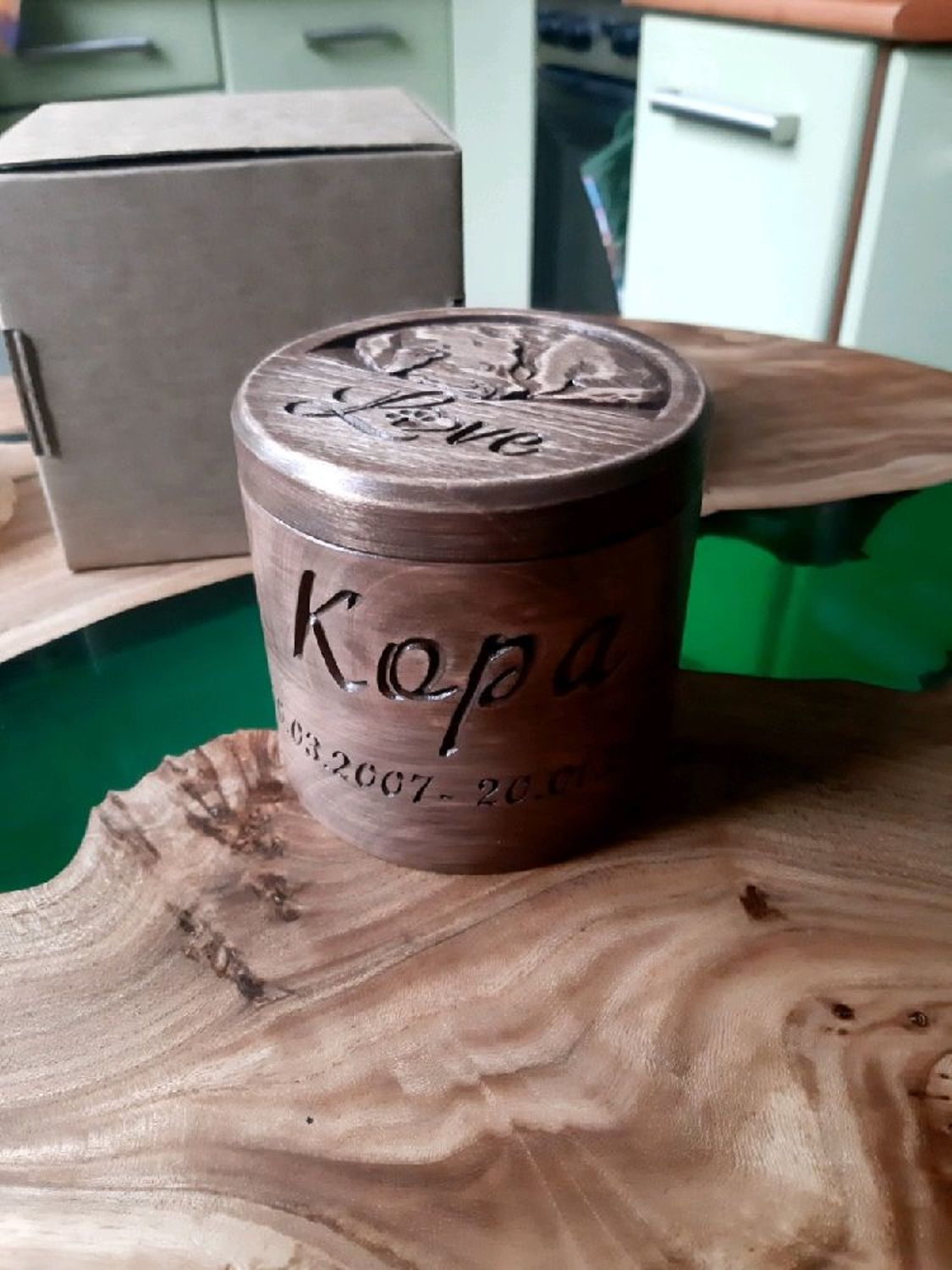 Фото №3 к отзыву покупателя Ольга Кушаньева о товаре Carved wood urn for a cat. Small round urn for animals