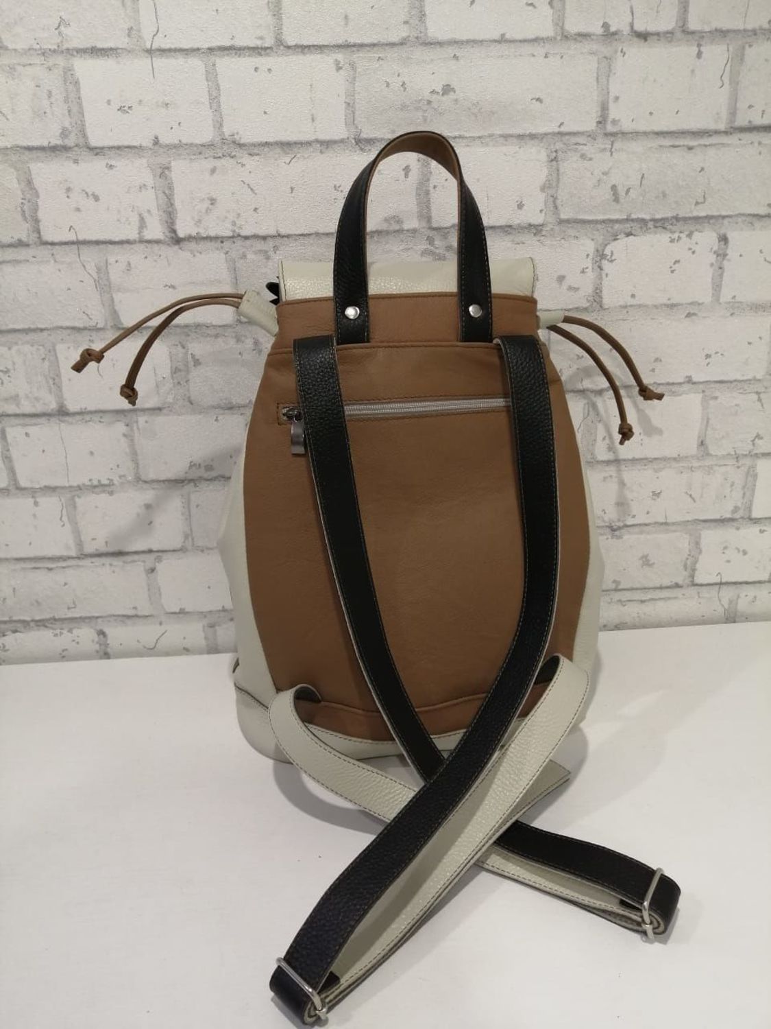 Фото №1 к отзыву покупателя Svetlana Dyachenko о товаре рюкзак из натуральной кожи Сова