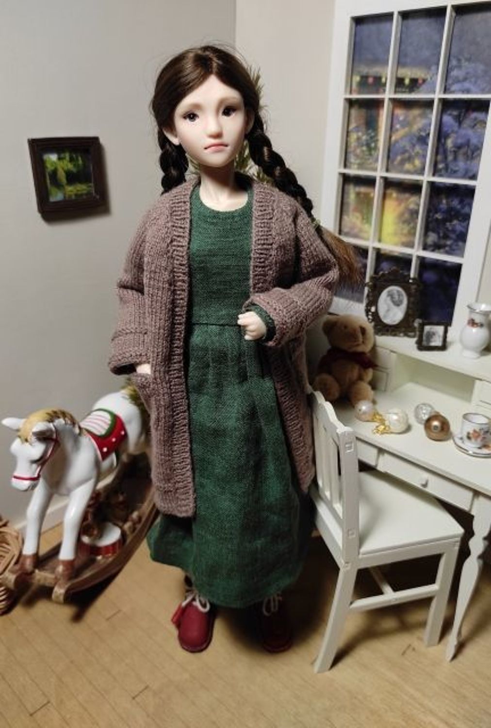 Фото №2 к отзыву покупателя Olga о товаре Одежда для кукол: Кардиган на Барби "Мокко"