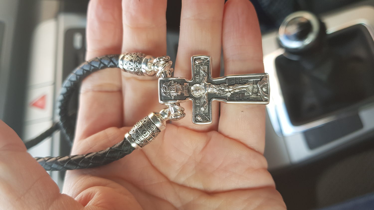 Фото №2 к отзыву покупателя Марина Горбачева о товаре Кожаный шнурок с серебряным Крестом.