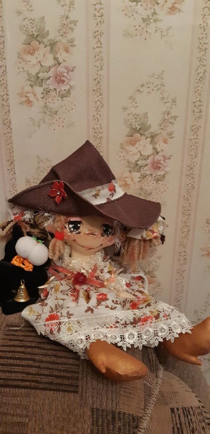 Photo №1 к отзыву покупателя Varvara о товаре Текстильная кукла Хозяйка Черного кота.Кукла  интерьерная.