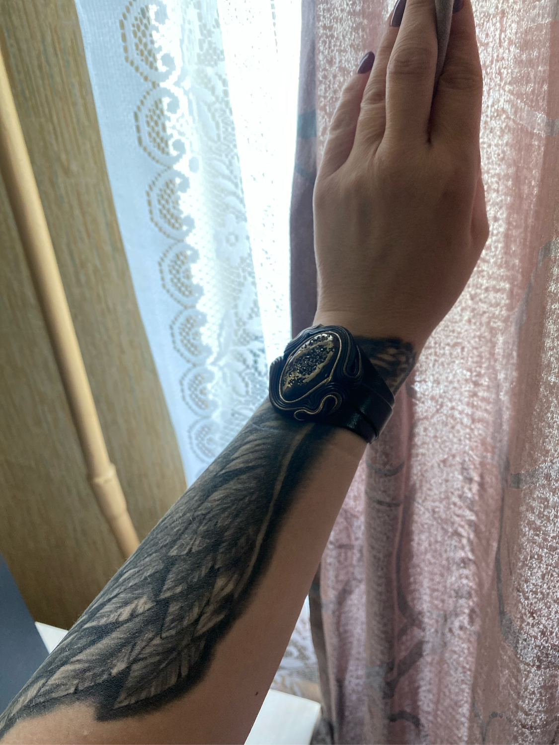 Photo №1 к отзыву покупателя Svetlana о товаре Браслет жесткий: Браслет из кожи " Магия"