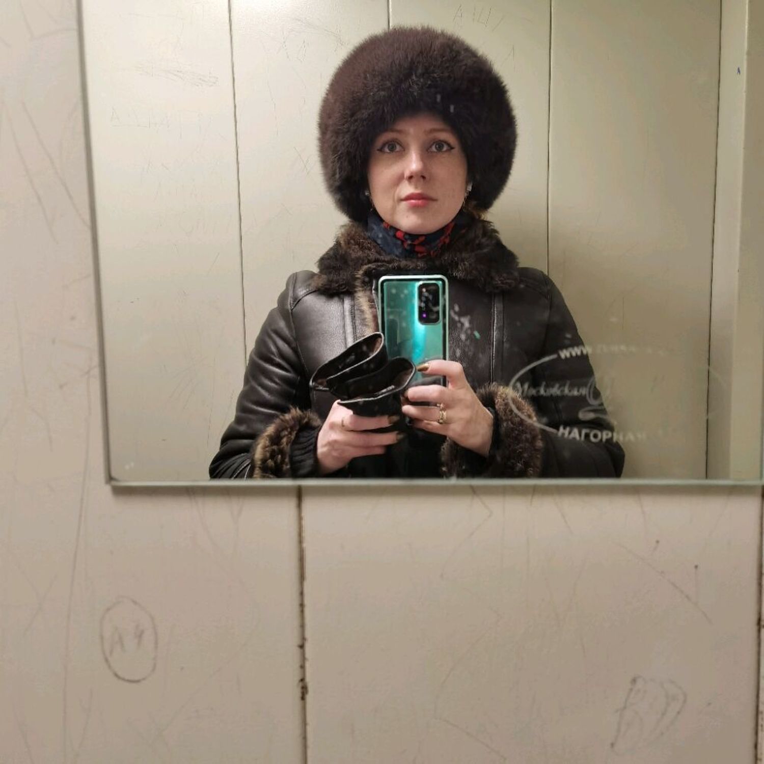 Фото №1 к отзыву покупателя Anna Izmalkova о товаре Женская шапка боярка из меха песец