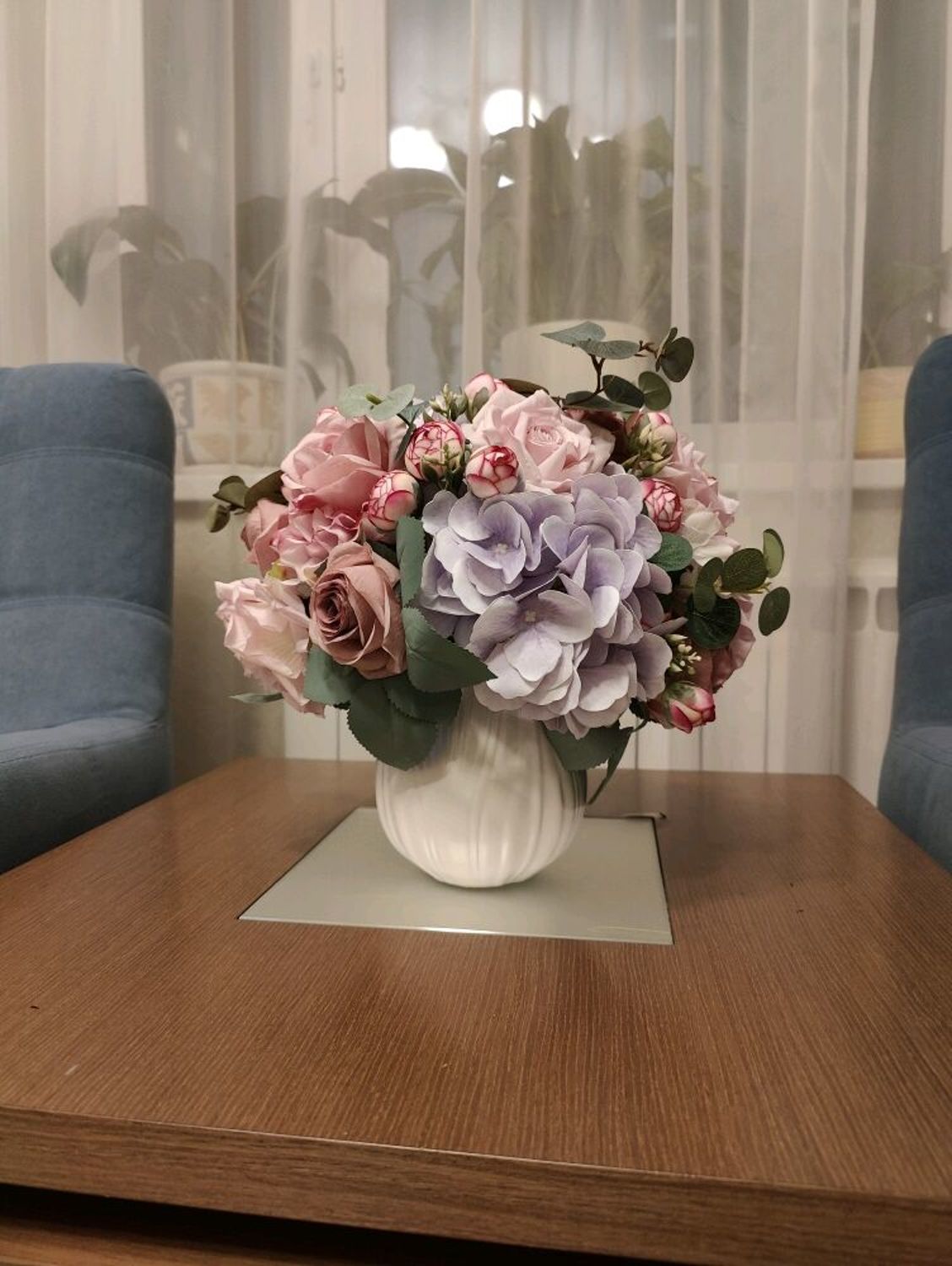 Photo №2 к отзыву покупателя Galina о товаре "Аура" Композиция из искусственных цветов в вазе