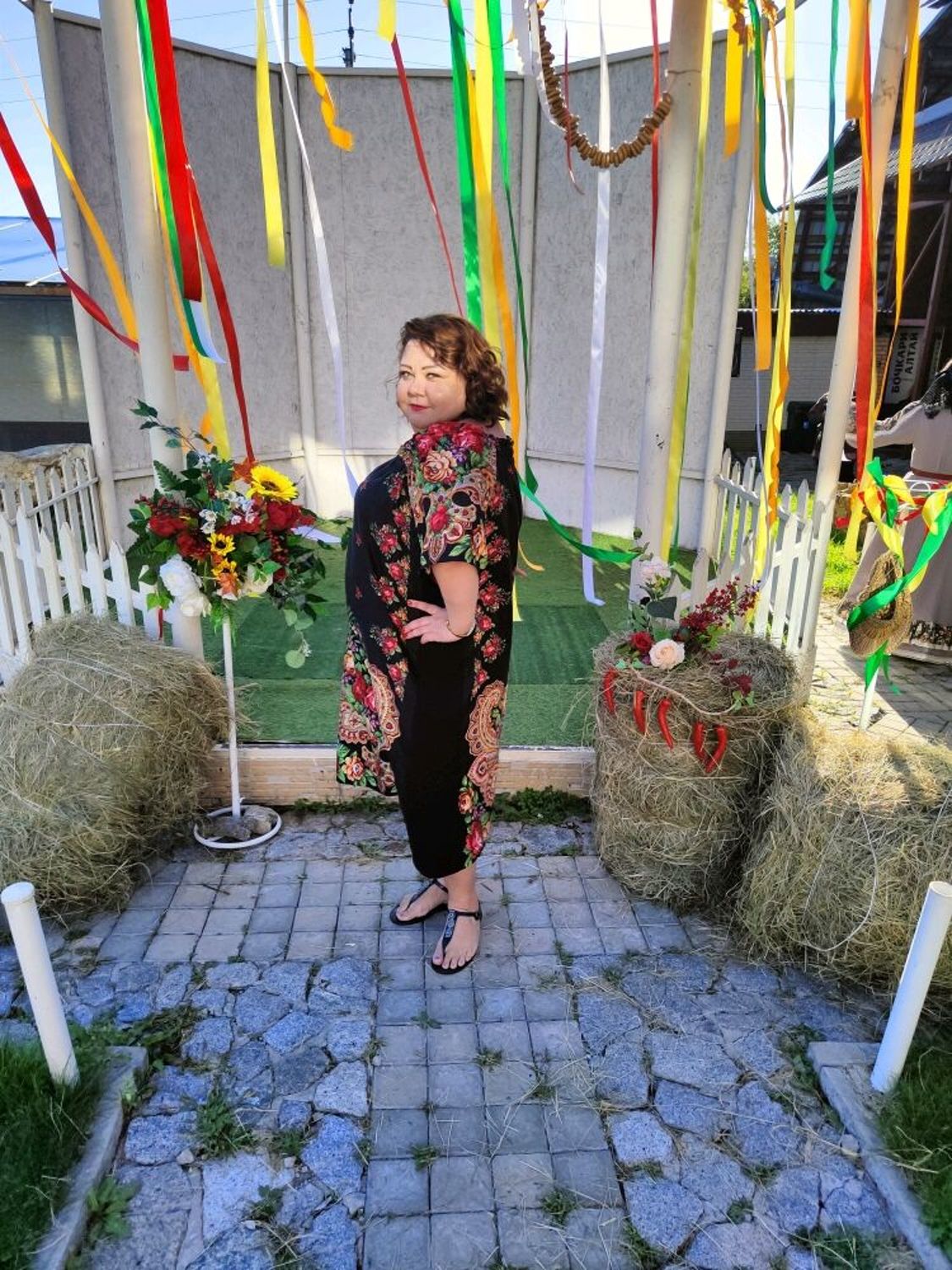 Фото №1 к отзыву покупателя Людмила о товаре Платье в РУССКОМ НАРОДНОМ стиле большого размера  . Гармония.