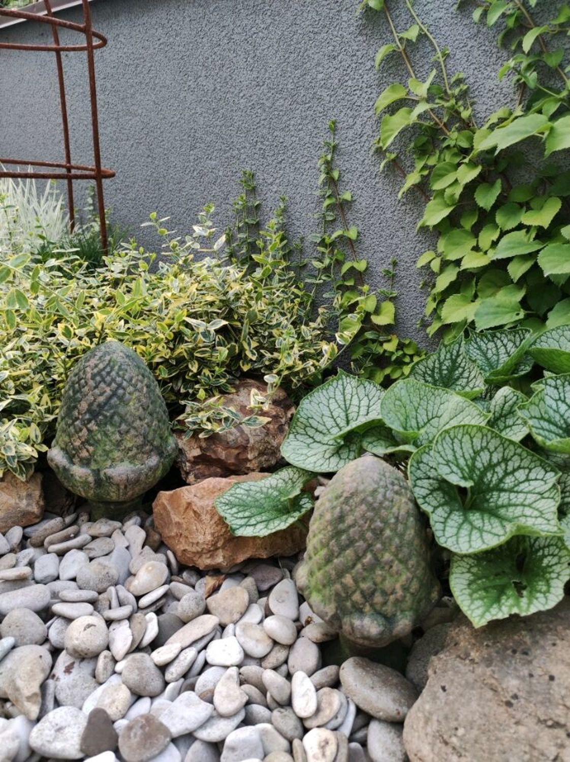 Фото №2 к отзыву покупателя Декор из бетона AZOV GARDEN о товаре Артишоки на ножке большой и малый декор Прованс Винтаж Шебби и еще 1 товар