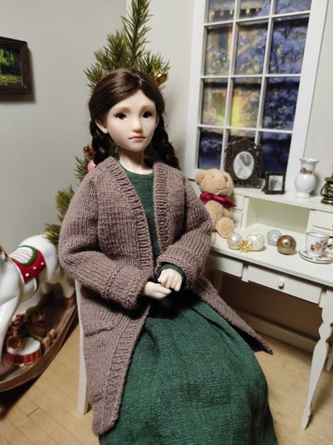 Фото №1 к отзыву покупателя Olga о товаре Одежда для кукол: Кардиган на Барби "Мокко"