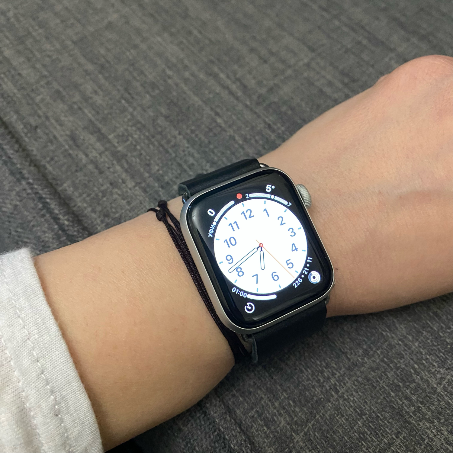 Фото №1 к отзыву покупателя Юлия о товаре Кожаный ремешок на Apple Watch "Графит" и еще 1 товар