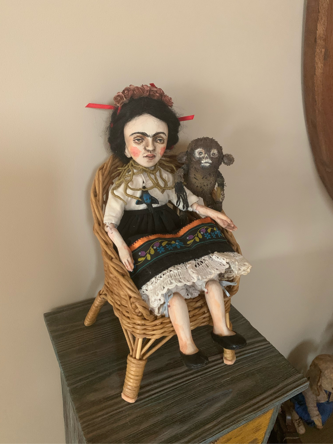 Фото №1 к отзыву покупателя Lana о товаре Плетеное кресло для куклы