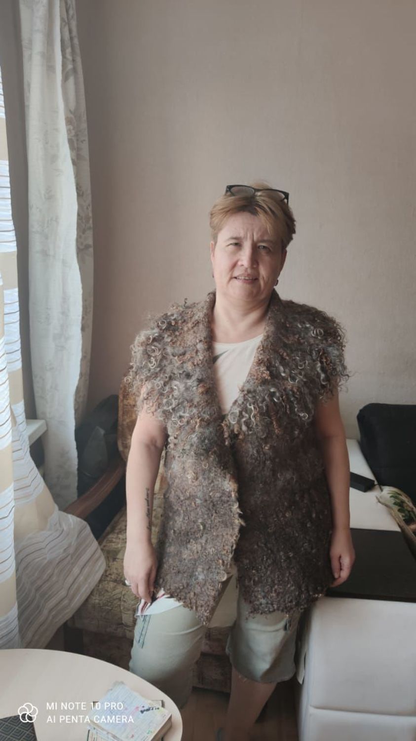 Фото №2 к отзыву покупателя Ирина о товаре Жилеты: Жилет валяный "Душегреечка-3" изготовлен на заказ