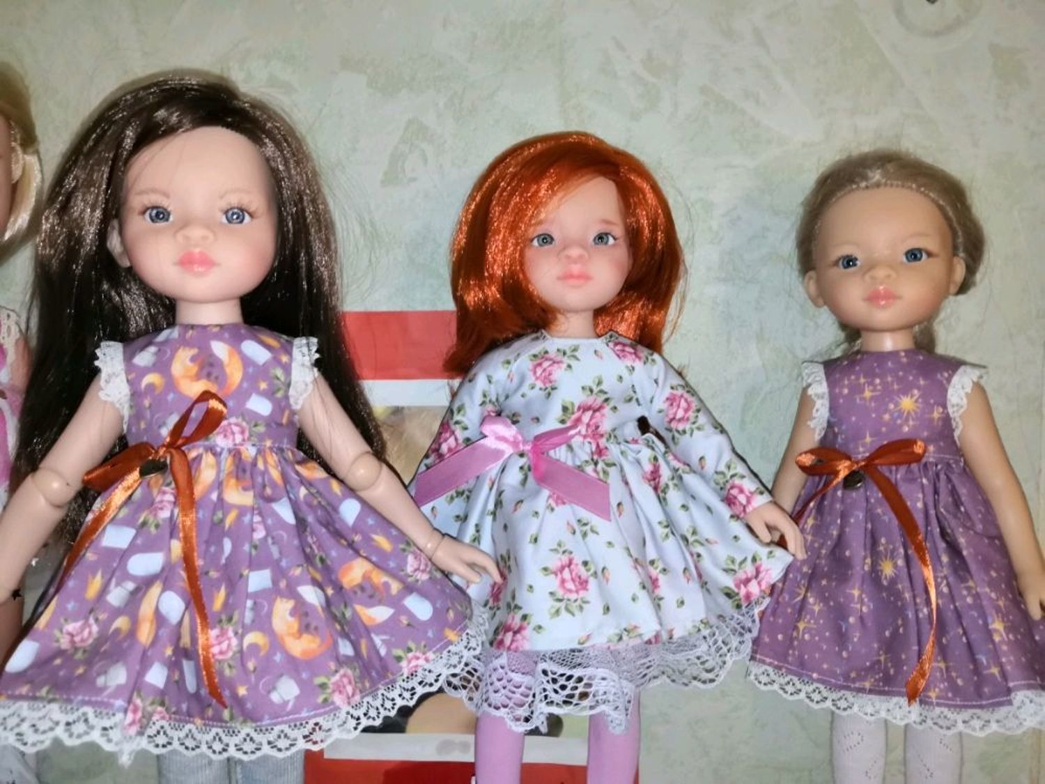 Photo №3 к отзыву покупателя Elena о товаре Платье на куклу Паола Рейна, Paola Reina лисы и звезды and 1 more item