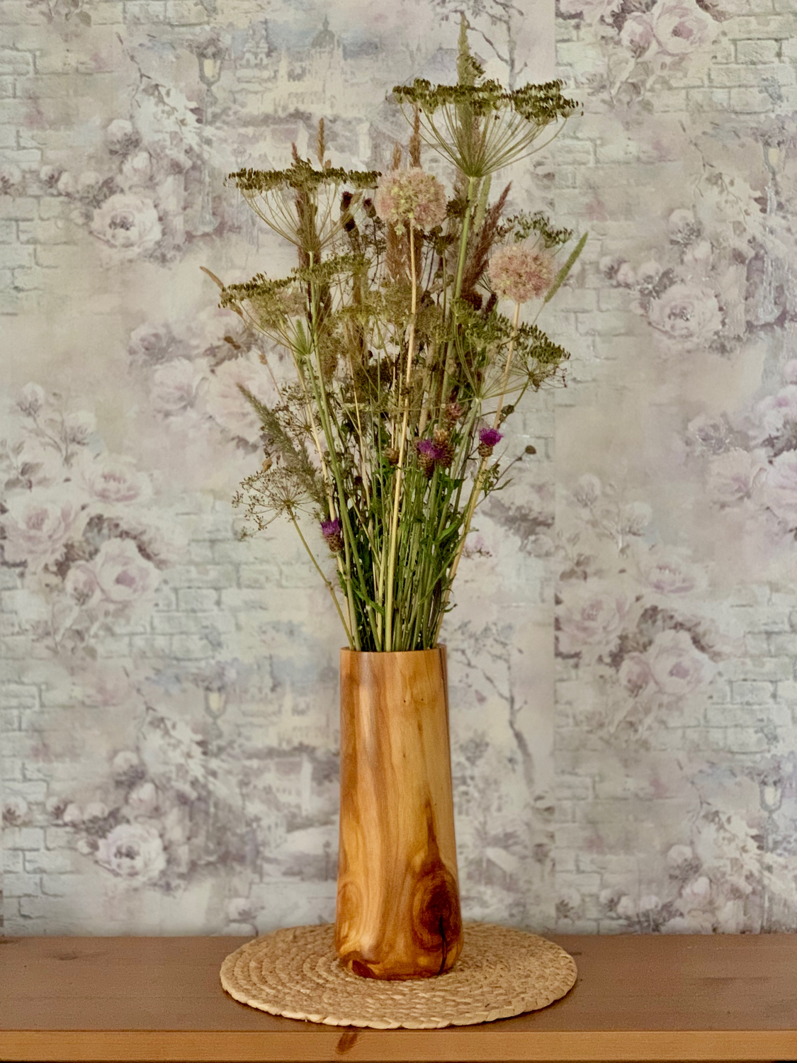 Photo №1 к отзыву покупателя Anastasiya о товаре Вазы: Ваза из дерева. Деревянная ваза для сухоцветов