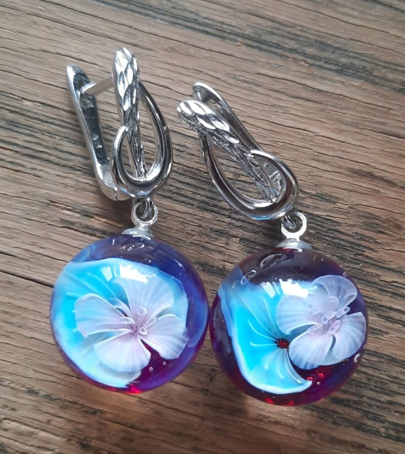 Фото №1 к отзыву покупателя Лена о товаре Серьги лэмпворк lampwork  "Голубой лепесток"