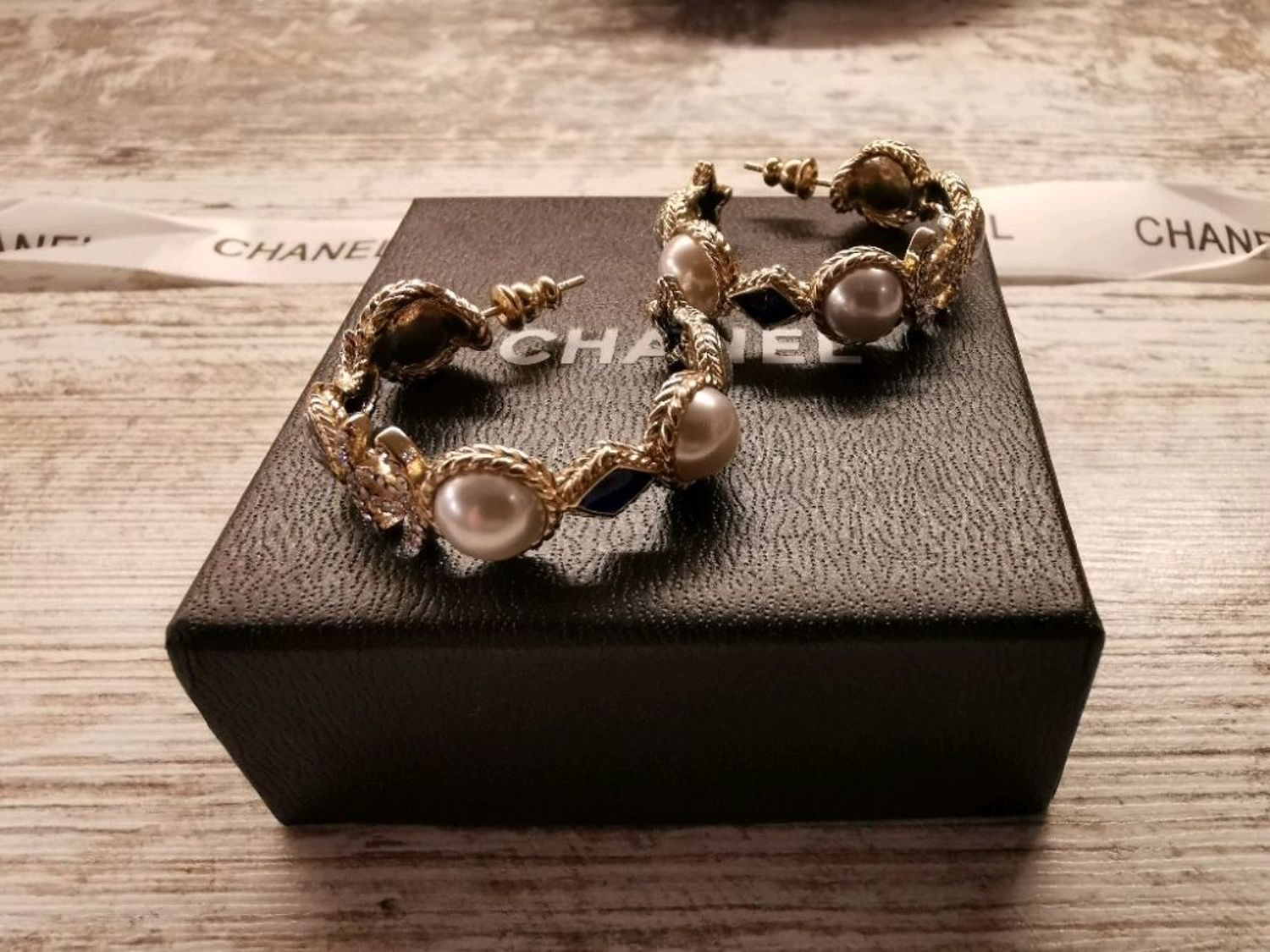 Фото №2 к отзыву покупателя Лиза  о товаре Серьги Chanel коллекционные. Серьги кольца Шанель.