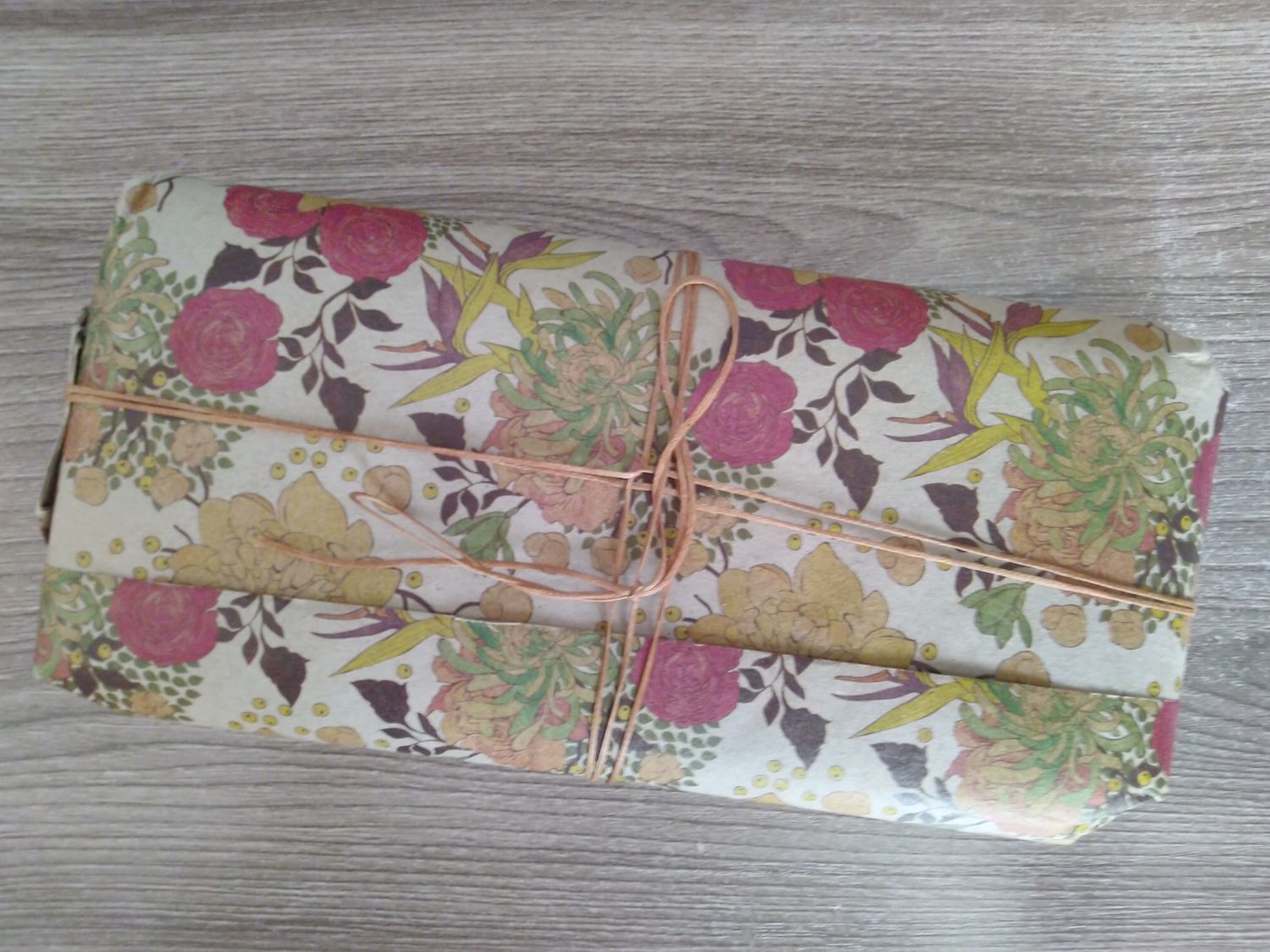 Фото №2 к отзыву покупателя NaLo.handmade о товаре Кожаный кошелек на молнии ручной работы