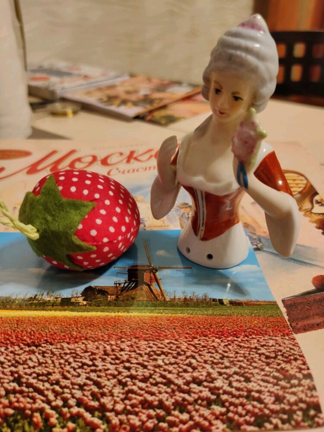 Фото №1 к отзыву покупателя Дина о товаре Винтаж: Half doll, половинка куклы"Дама с букетом", Голландия