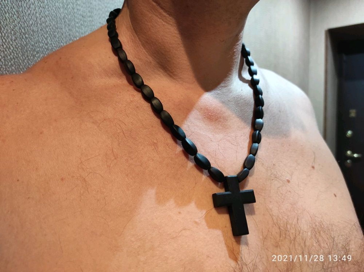 Фото №1 к отзыву покупателя Матвей о товаре Деревянный нательный крестик