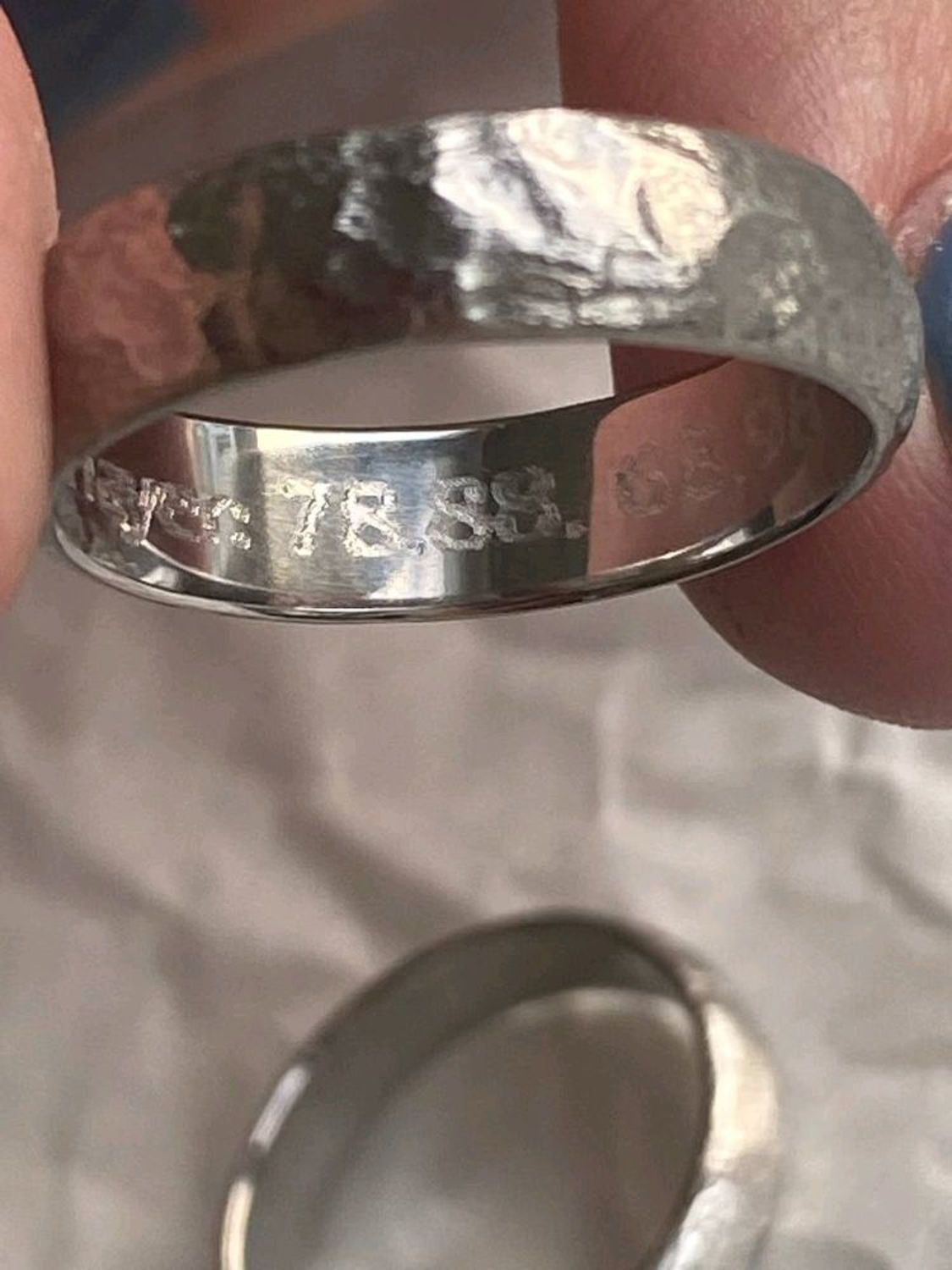 Фото №3 к отзыву покупателя Tasenka Jewelry о товаре Титановые обручальные кольца. Обручальные кольца ручной работы