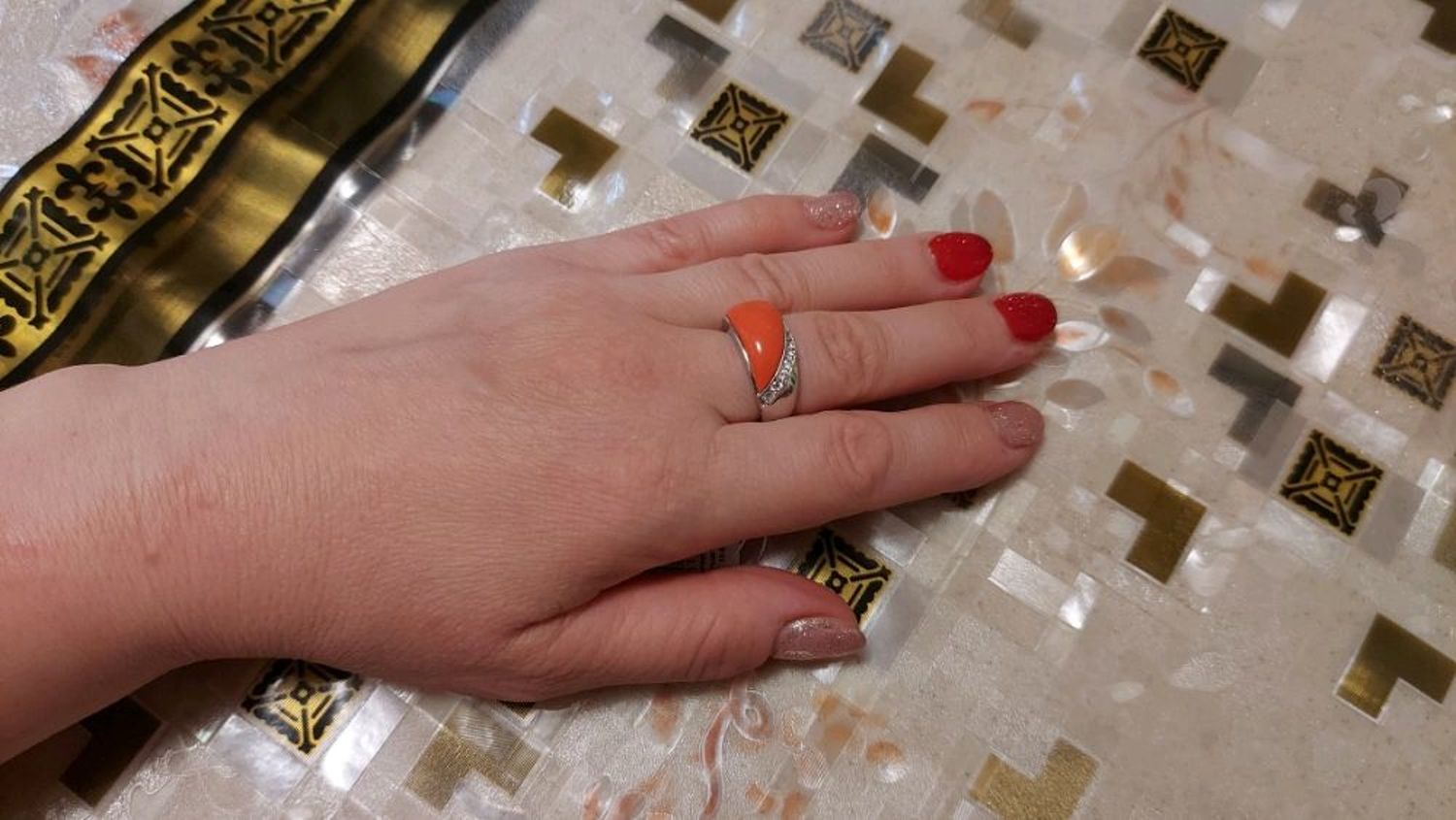 Photo №2 к отзыву покупателя Irina о товаре Серебряное кольцо с кораллом 19х9 мм и фианитами