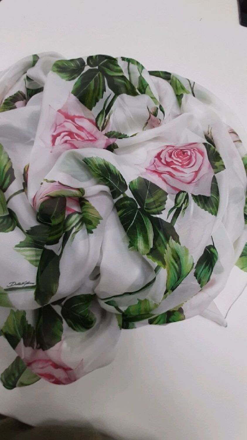 Фото №1 к отзыву покупателя Irina о товаре Шифон, Шелк, Дольче Габбана "Розы на белом", Италия