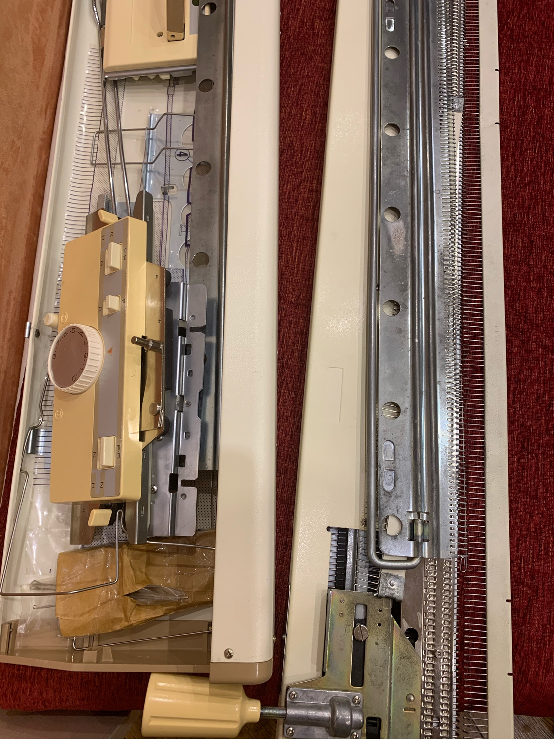 Фото №1 к отзыву покупателя Elena R о товаре Вязальная машина brother KH 860/ KR 830