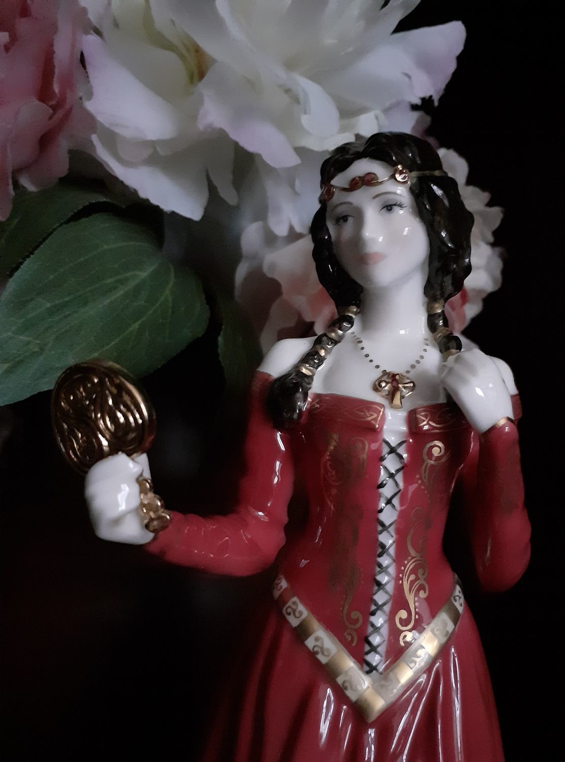 Фото №1 к отзыву покупателя Elena о товаре Винтаж: Royal Worcester, лимитированная фарфоровая статуэтка.