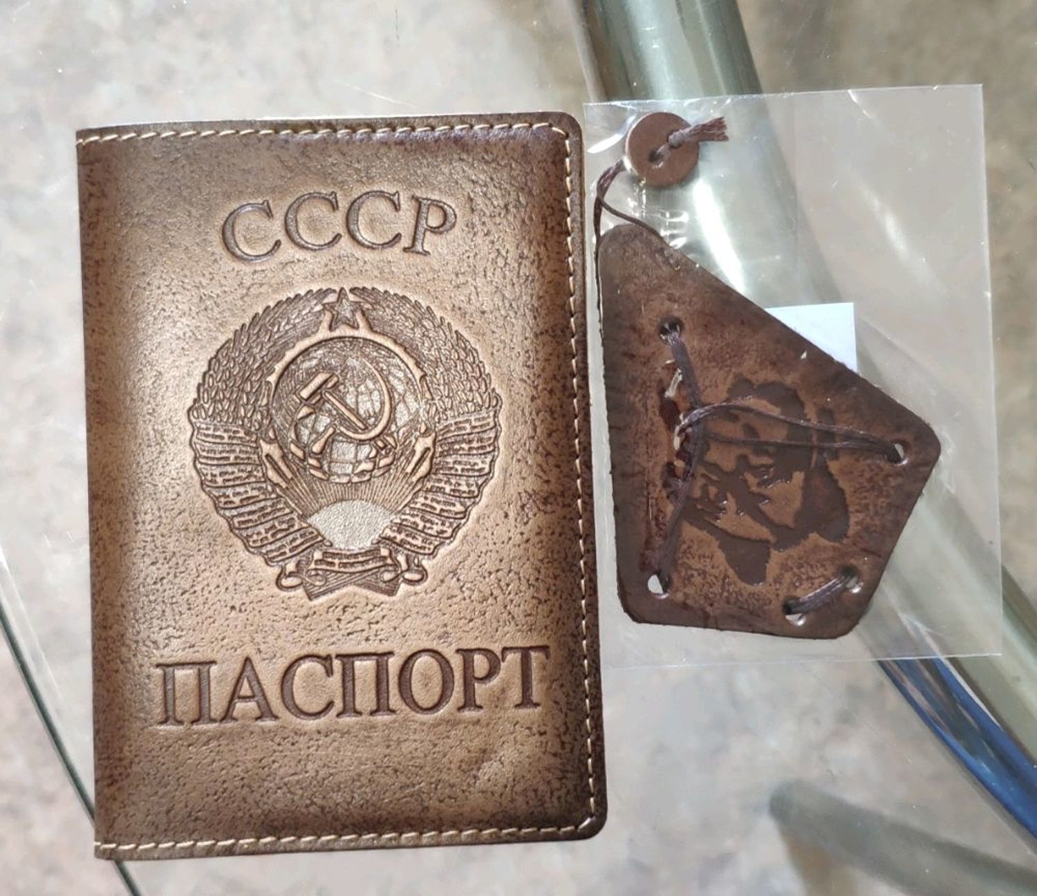 Фото №2 к отзыву покупателя Наталья Елфимова о товаре Обложка на паспорт "СССР" из натуральной кожи арт. 14 25 04