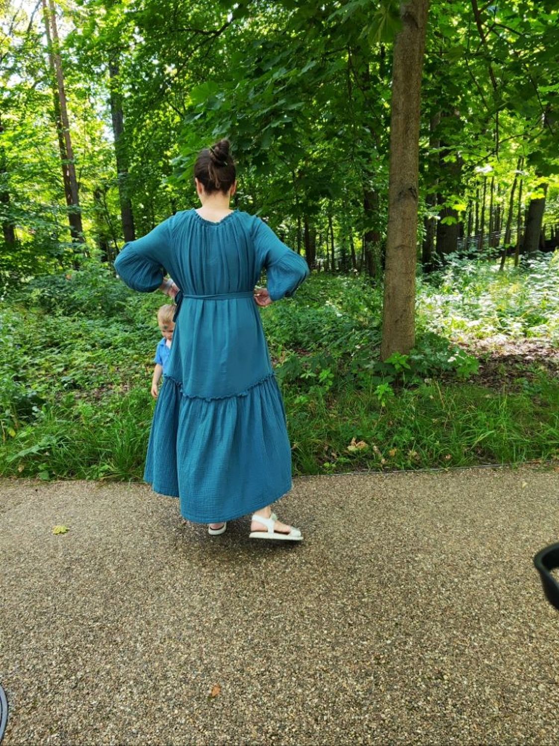 Фото №2 к отзыву покупателя Виктория Хлистунова о товаре Женственное платье из муслина в бирюзе