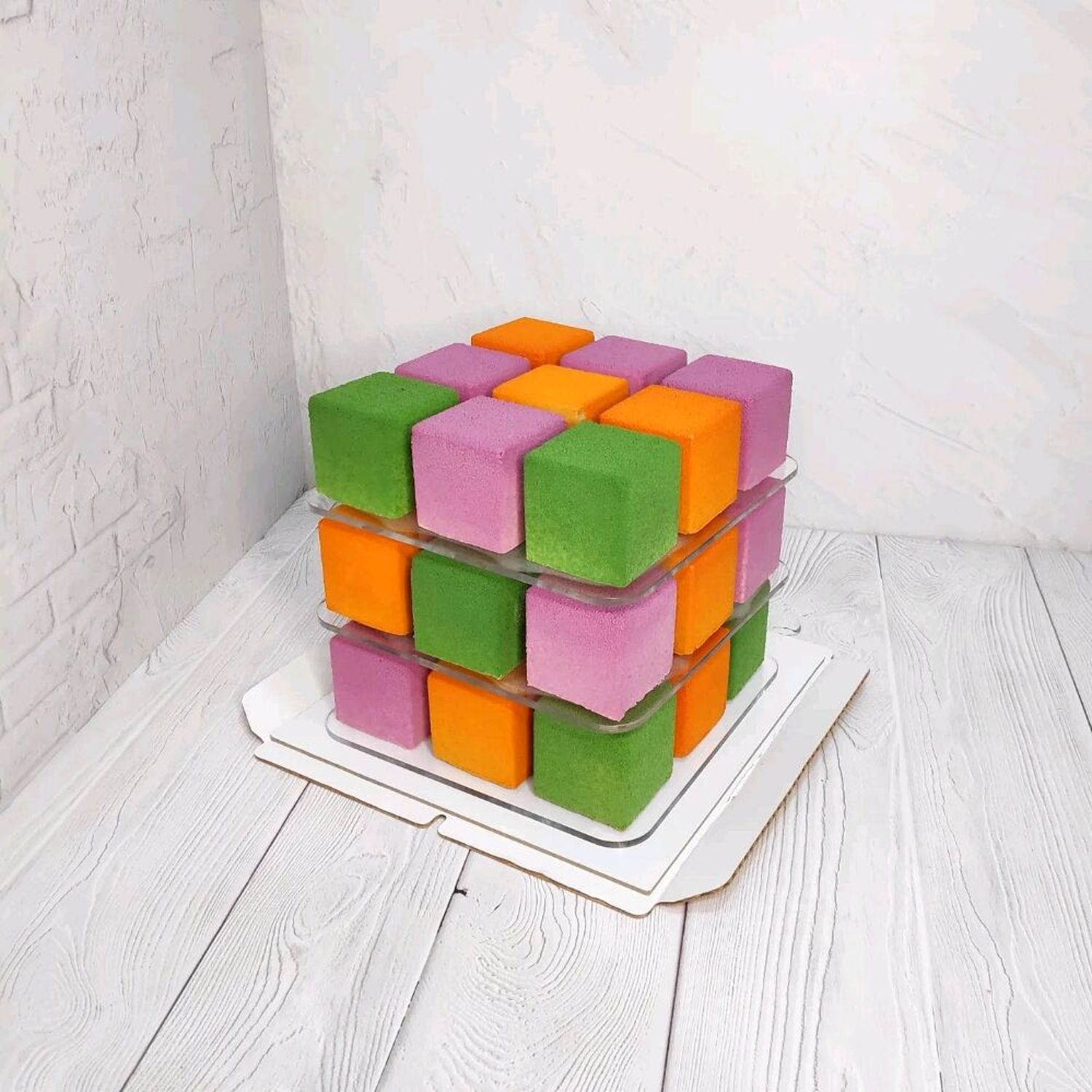 Фото №1 к отзыву покупателя Елена Горшкова о товаре Прозрачная подставка для торта Кубик-рубика