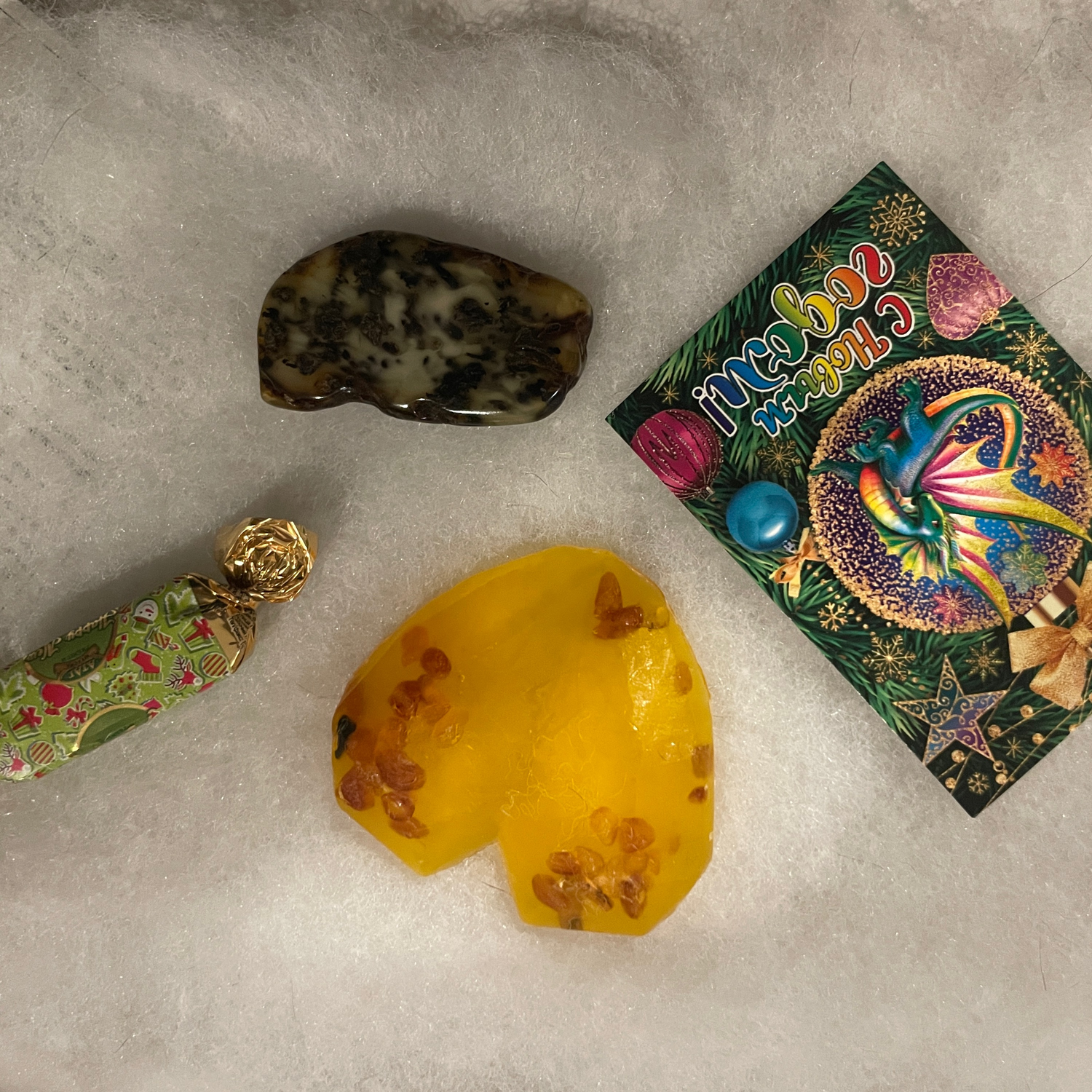 Photo №3 к отзыву покупателя Rada Zhuravleva о товаре Камни из янтаря, большой кусок янтаря, сувенир, редкий цвет, красивый
