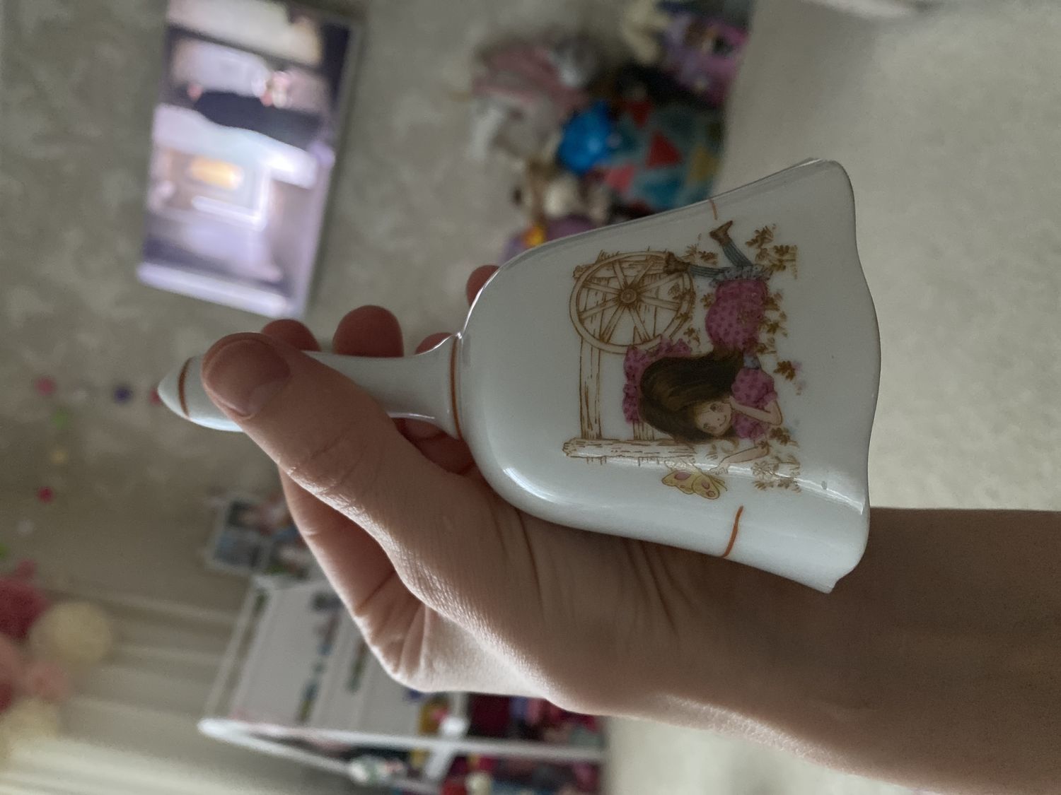 Фото №1 к отзыву покупателя Anna о товаре Винтаж: Английский коллекционный колокольчик от Miss Petticoat.