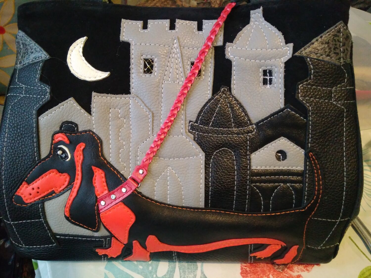 Фото №3 к отзыву покупателя Елена о товаре Кожаная сумка "Черный такс"