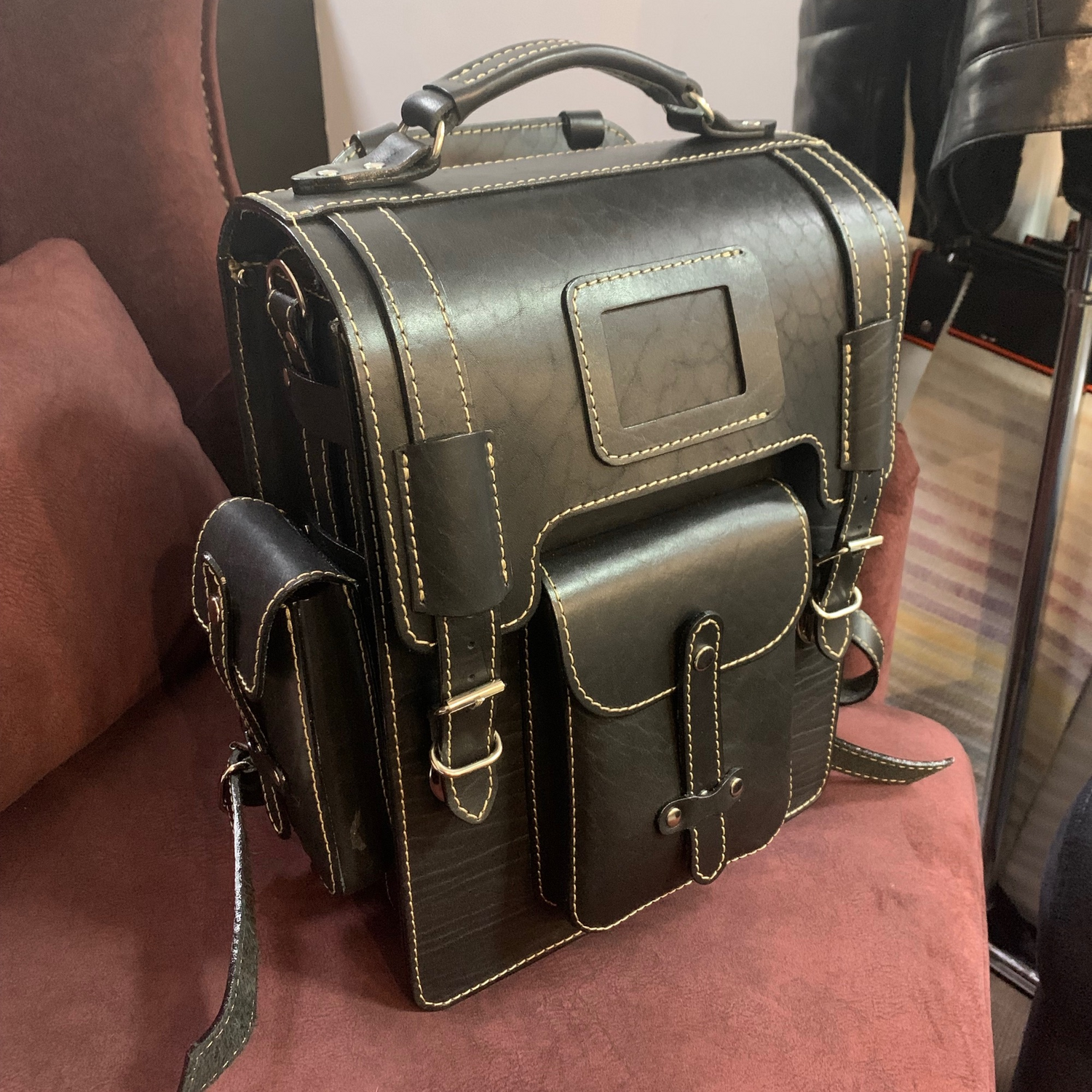 Photo №1 к отзыву покупателя Nomad  о товаре Кожаный ранец-портфель "Джон" (черный)