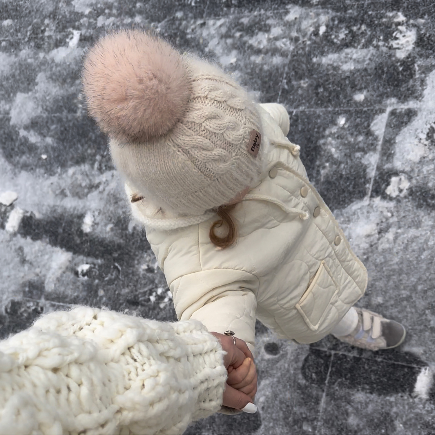 Photo №1 к отзыву покупателя Yuliya о товаре Шапка детская, зимняя с подкладом