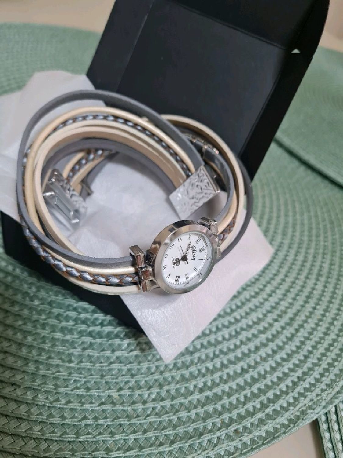Фото №1 к отзыву покупателя Александр о товаре Часы наручные женские браслет из кожи "Клевер с подковой"