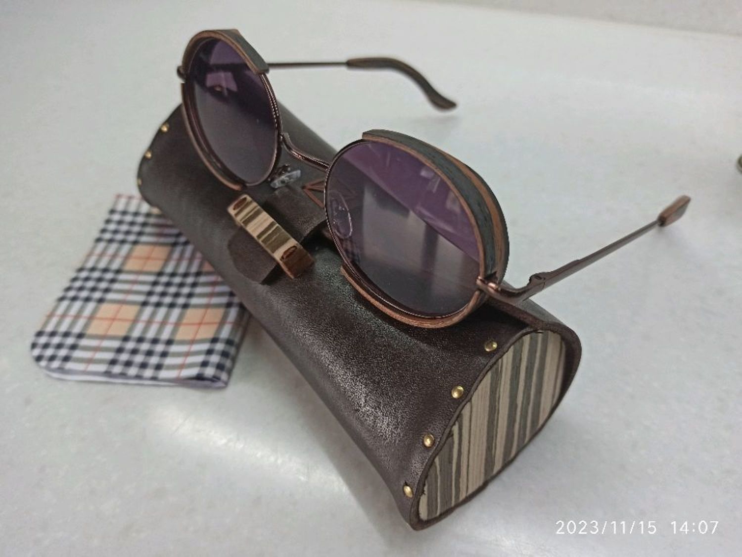 Photo №1 к отзыву покупателя Pikalova Marina о товаре Овальные солнцезащитные очки and 1 more item