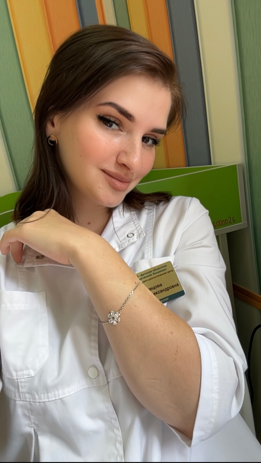 Фото №2 к отзыву покупателя Anastasia о товаре Нежные красивые браслеты из серебра 925 пробы ,,цветок,, с цирконами