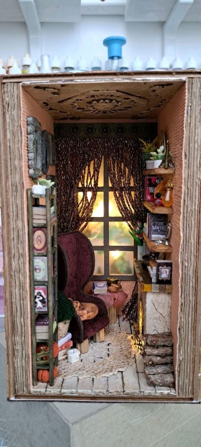 Фото №1 к отзыву покупателя Ольга о товаре Book nook ночник "Enigma" Держатель для книг.