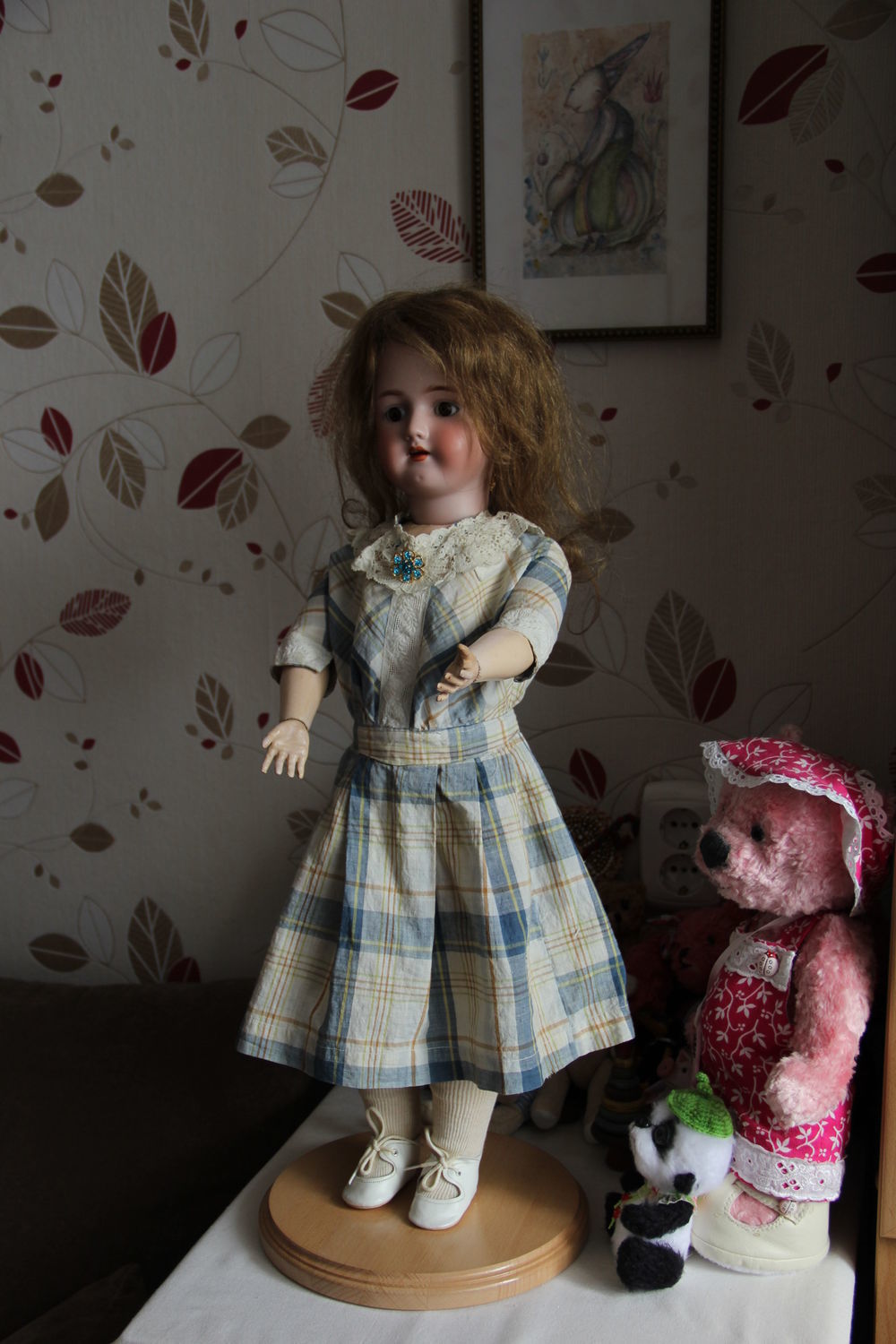 Фото №1 к отзыву покупателя Марина Кузнецова о товаре Стенды из бука для больших кукол ростом 65 - 80 см.