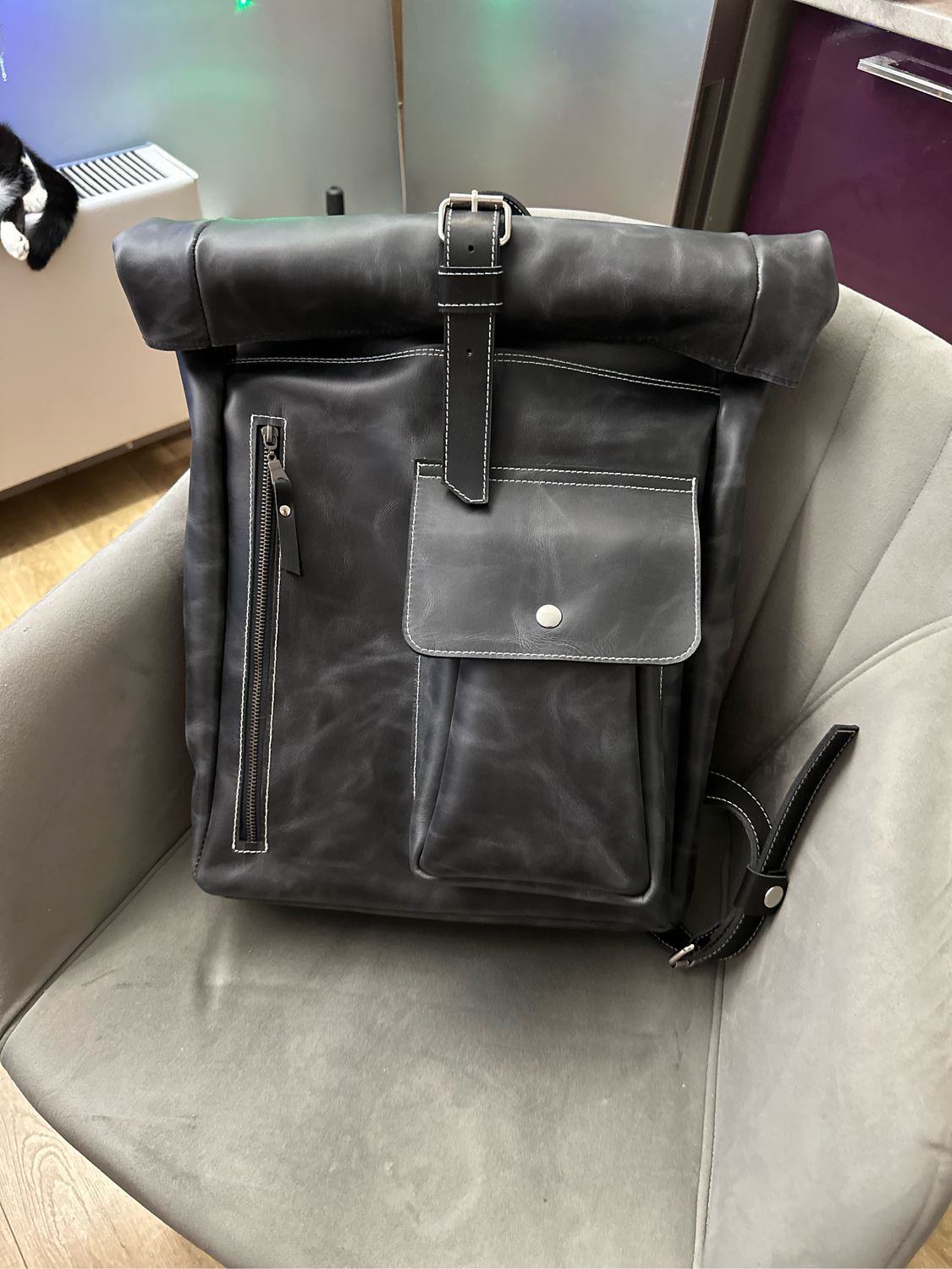 Фото №3 к отзыву покупателя Игорь о товаре Мужской рюкзак из натуральной кожи Черный мрамор