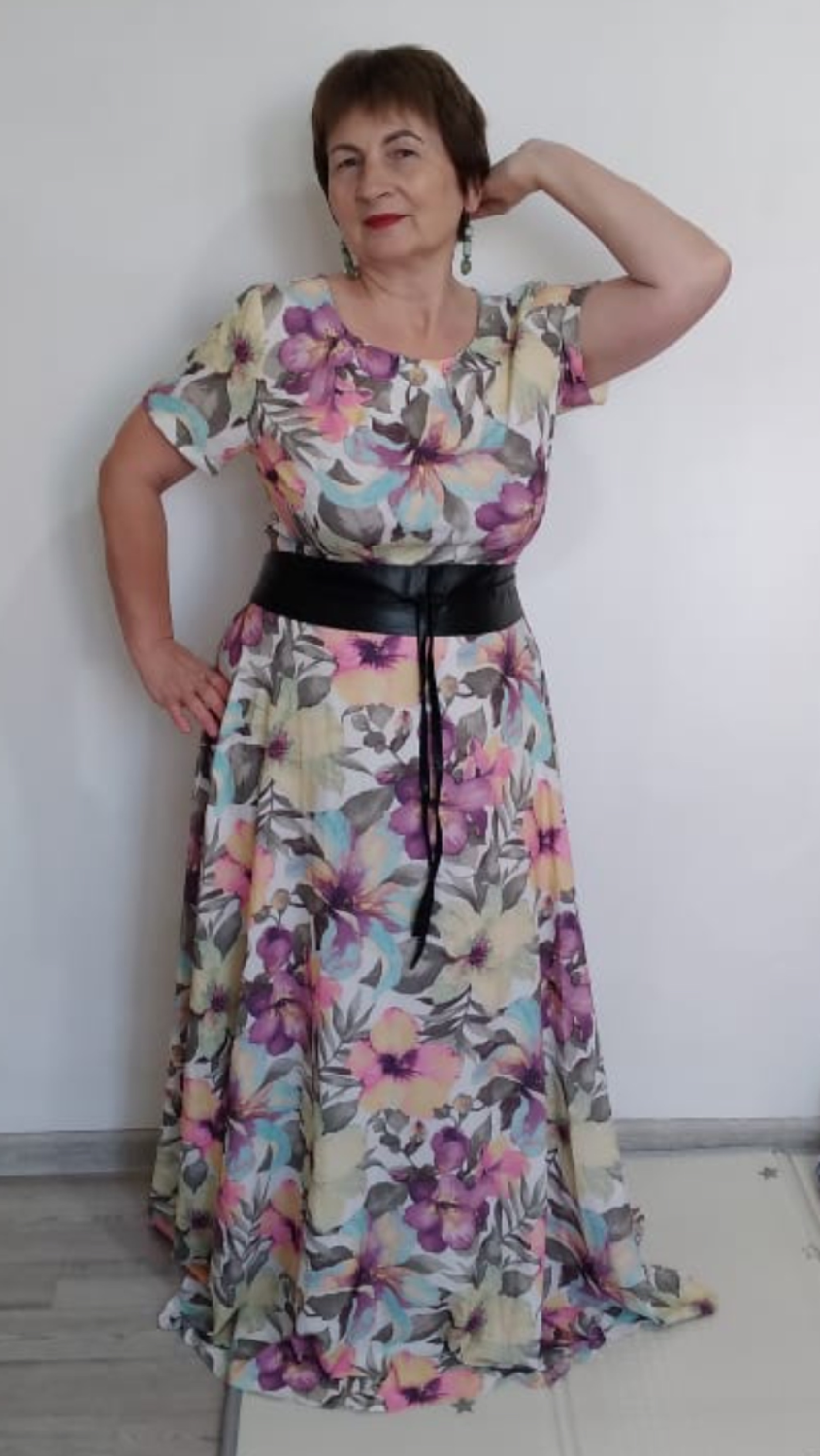 Фото №1 к отзыву покупателя Лилиана о товаре Платье нарядное 54р-ра  расклешенное в пол