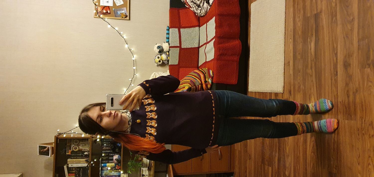 Фото №1 к отзыву покупателя Елизавета о товаре Свитер с лисичками, вязаный женский исландский свитер с лисами