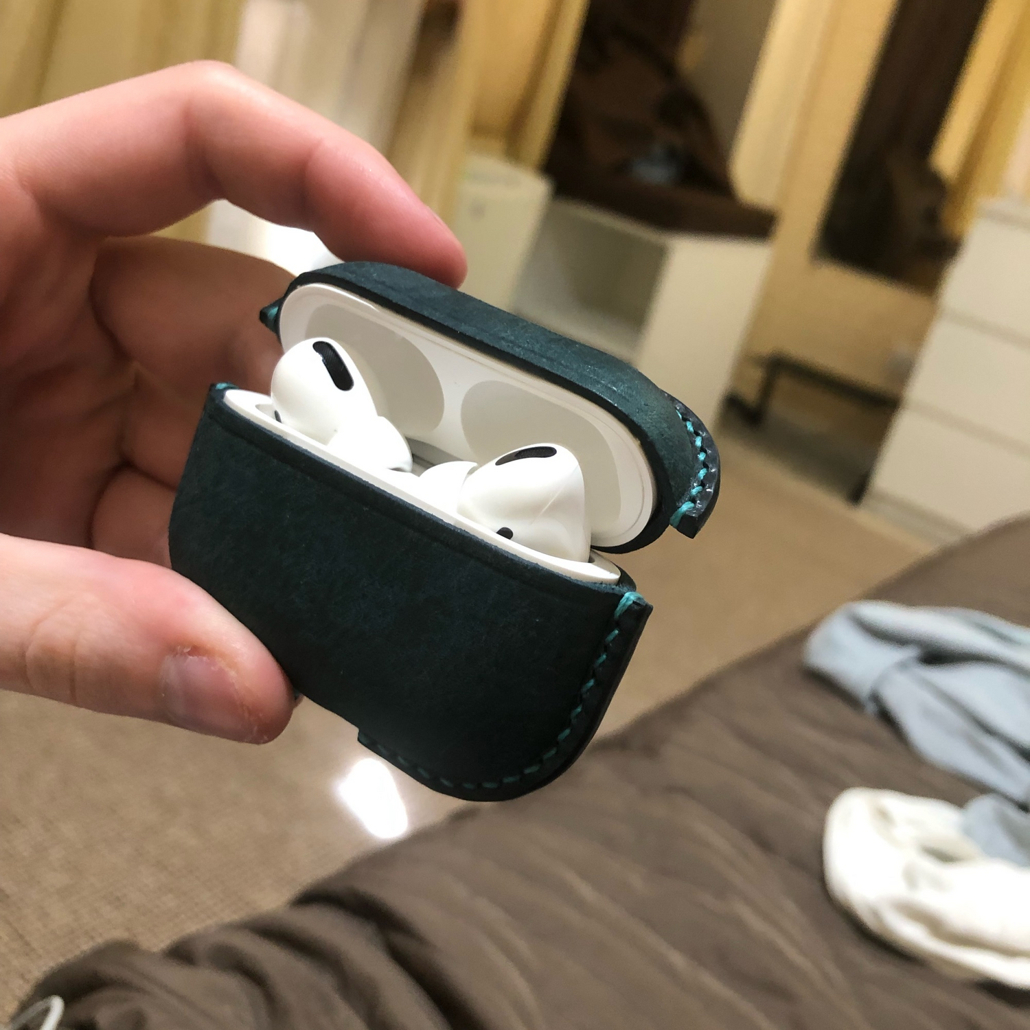 Фото №2 к отзыву покупателя Иван Смирнов о товаре Чехол для AirPods Pro из натуральной кожи синий бирюзовый аирподс про