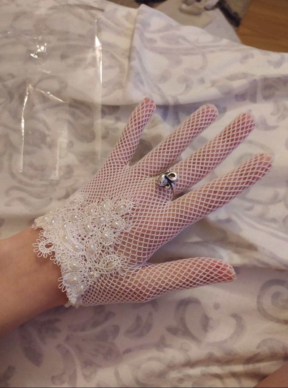 Photo №1 к отзыву покупателя Valeriya о товаре Женские кружевные перчатки. Свадебные перчатки