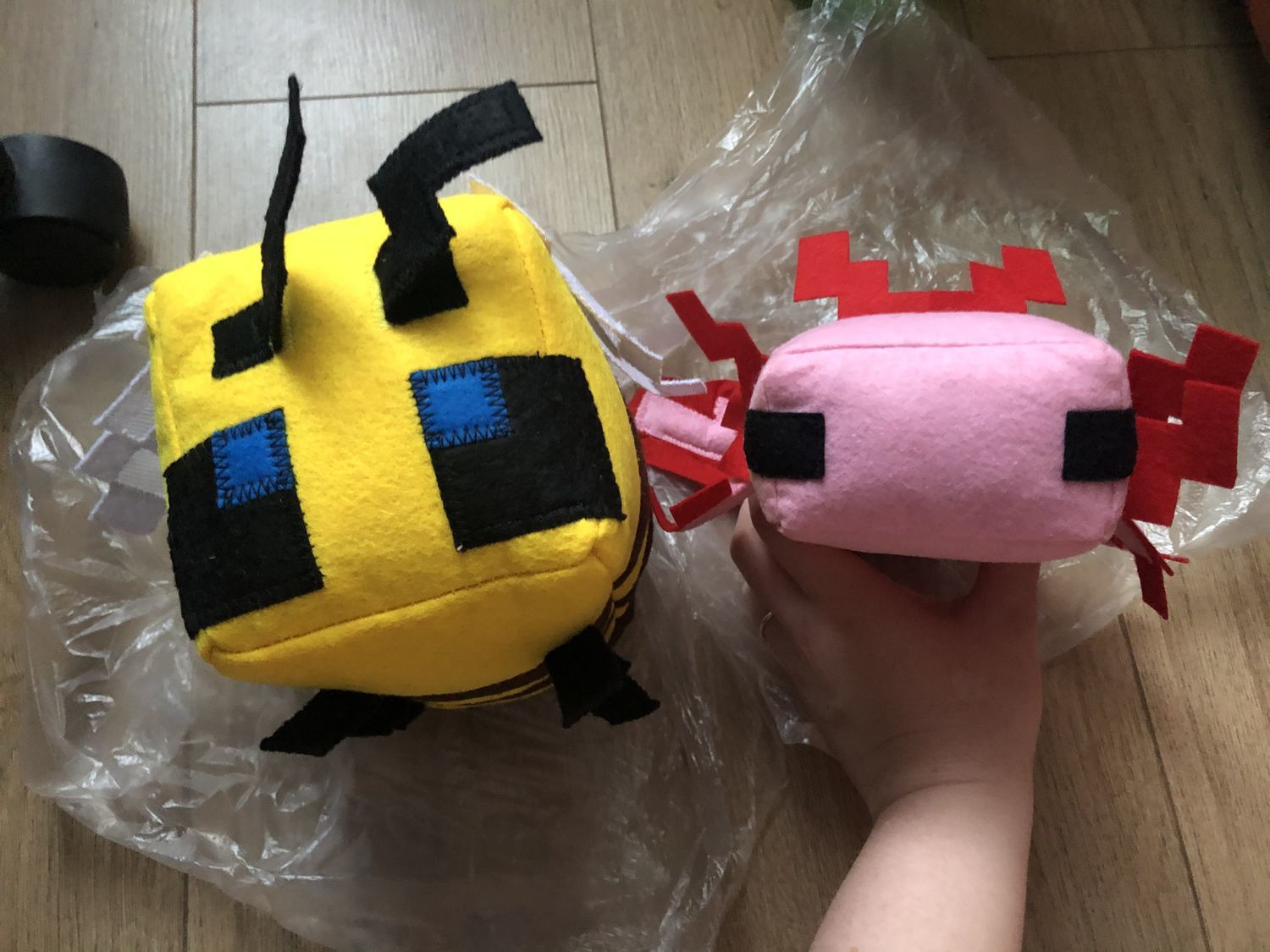 Фото №2 к отзыву покупателя Анастасия Хазова о товаре Мягкая игрушка пчелы из Minecraft 15 см и еще 1 товар